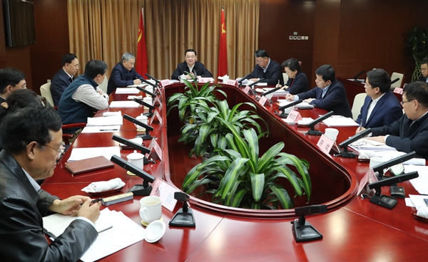 		郝鹏主持召开中央企业经济运行座谈会和宏观经济及重点行业专家座谈会强调推动央企稳增添高质量生长 施展在国民经济中的“稳固器”作用_国资关注_CA88集团有限公司	