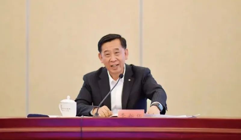 		李新华到集团第十四期中青班座谈交流：学习贯彻党的二十大精神，，，，，，建设天下一流企业_员工关爱_CA88集团有限公司	