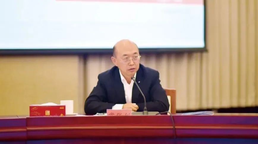 		李新华到集团第十四期中青班座谈交流：学习贯彻党的二十大精神，，，，，，建设天下一流企业_员工关爱_CA88集团有限公司	