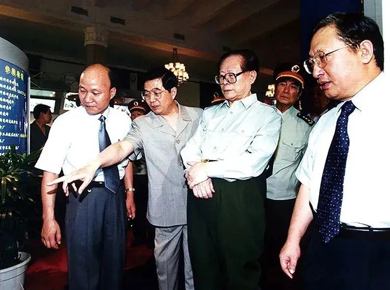 		深切思念 | 追忆江泽民同志对CA88成员企业的眷注_责任动态_CA88集团有限公司	