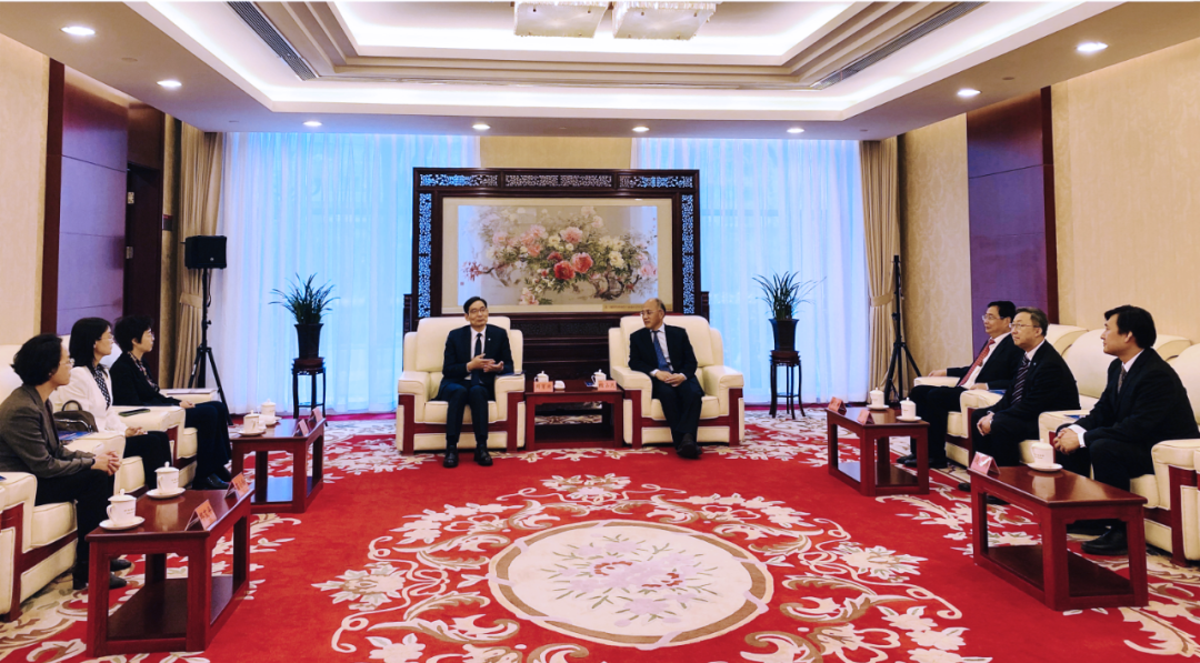 		周育先与中央党校（国家行政学院）副校长（副院长）甄占民举行谈判并为集团第十三期中青班授课_企业培训_CA88集团有限公司	