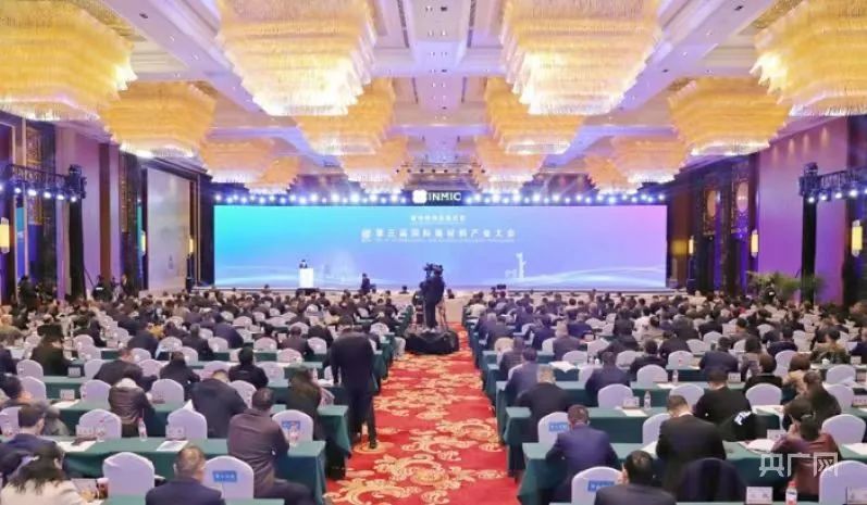 		周育先受邀出席第三届国际新质料工业大会和第四届光电质料大会并致辞，，会后深入集团在蚌企业调研指导_责任撒播_CA88集团有限公司	