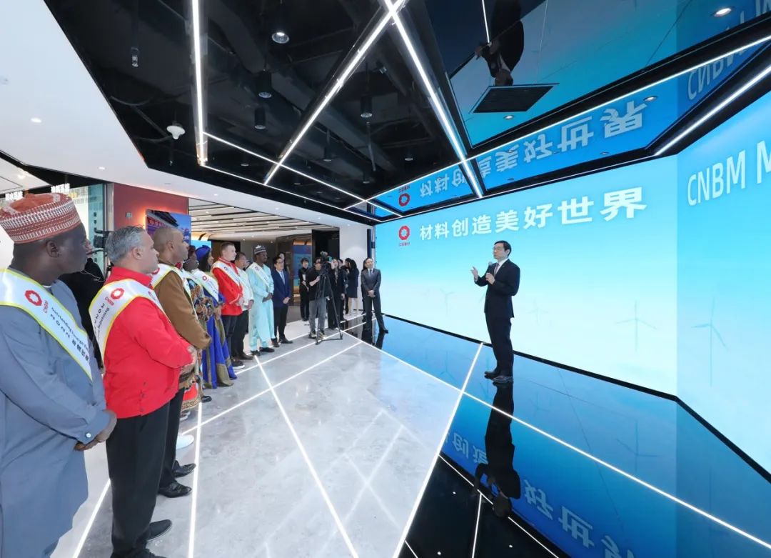		周育先亲热会见2022年度中材建设十大优异外籍员工_国际交流_CA88集团有限公司	