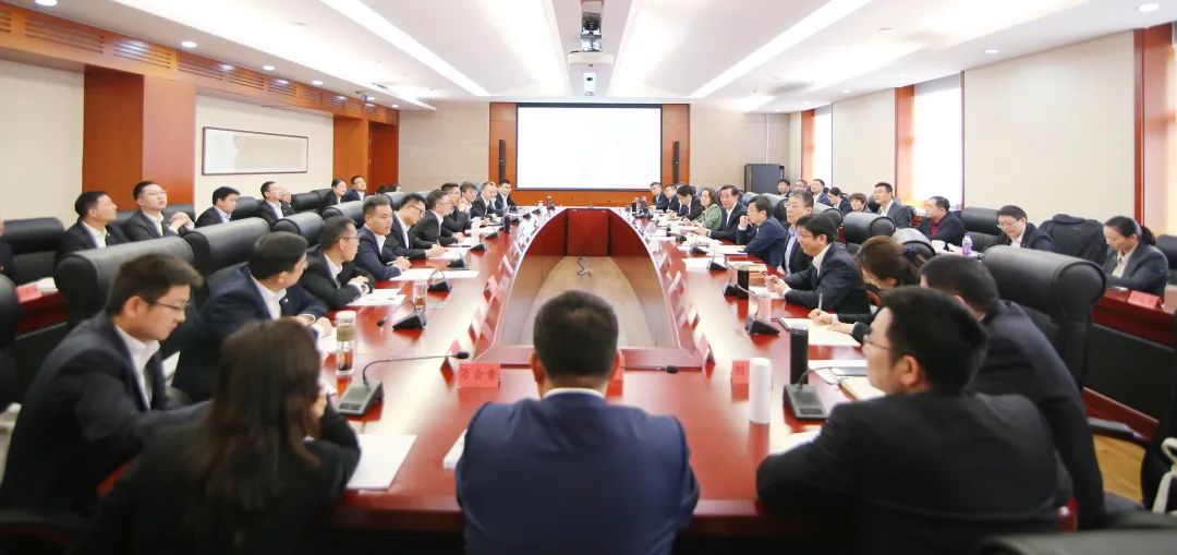 		李新华到集团第十五期中青班开展座谈交流_企业培训_CA88集团有限公司	