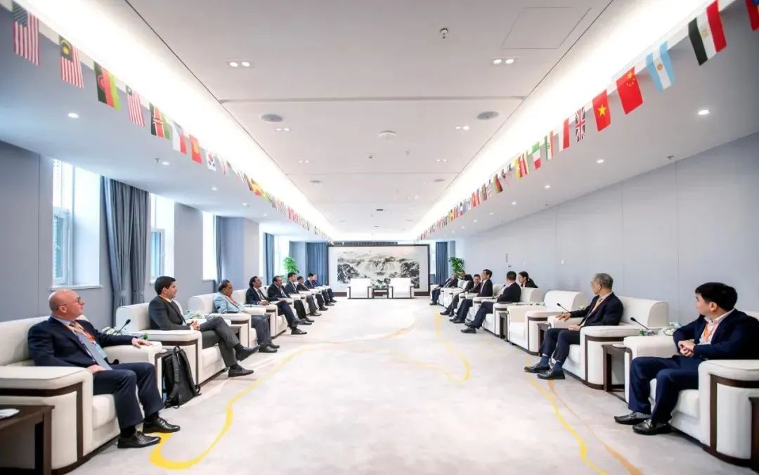 		周育先受邀加入第七届天下智能大会开幕式并出席中材国际首届水泥绿色智能生长峰会_责任撒播_CA88集团有限公司	