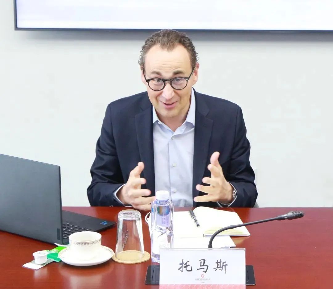 		李新华会见全球水泥与混凝土协会首席执行官托马斯_国际交流_CA88集团有限公司	