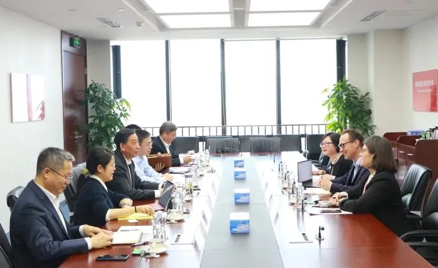 		李新华会见全球水泥与混凝土协会首席执行官托马斯_国际交流_CA88集团有限公司	