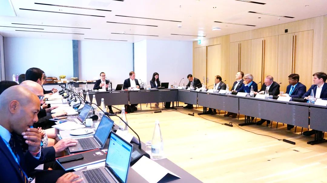 		李新华加入全球水泥与混凝土协会董事会及向导人聚会，，并造访意大利Colacem集团_责任撒播_CA88集团有限公司	