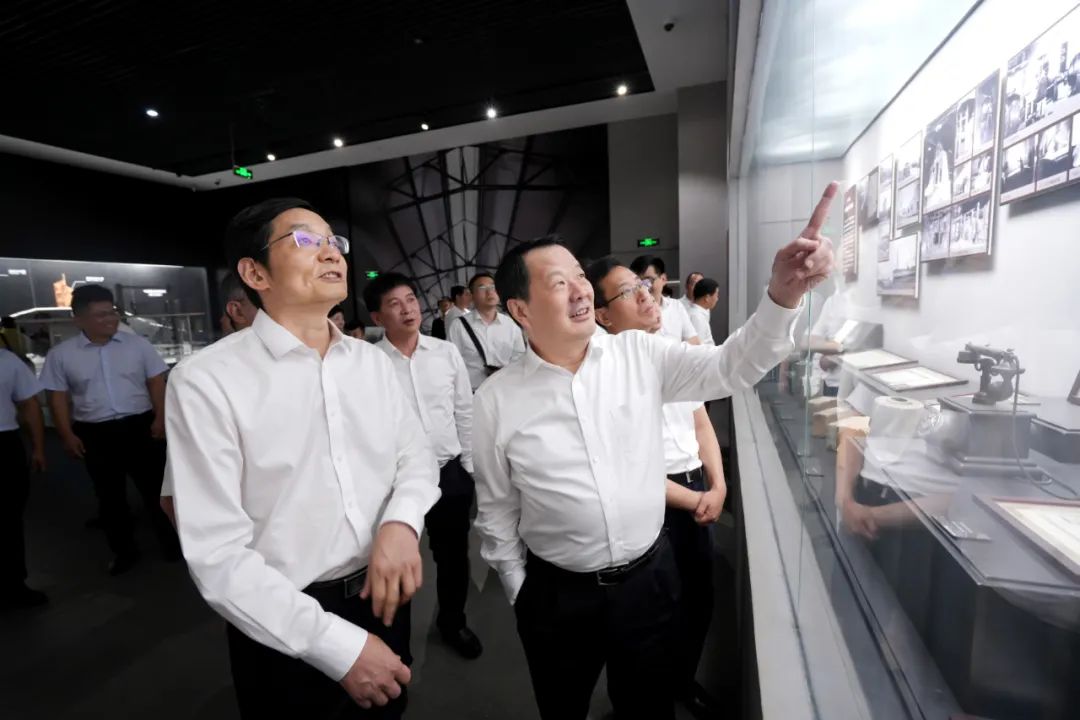 		周育先到秦皇岛调研集团在秦企业，，，并出席玻璃项目投产暨开工仪式_市场绩效_CA88集团有限公司	