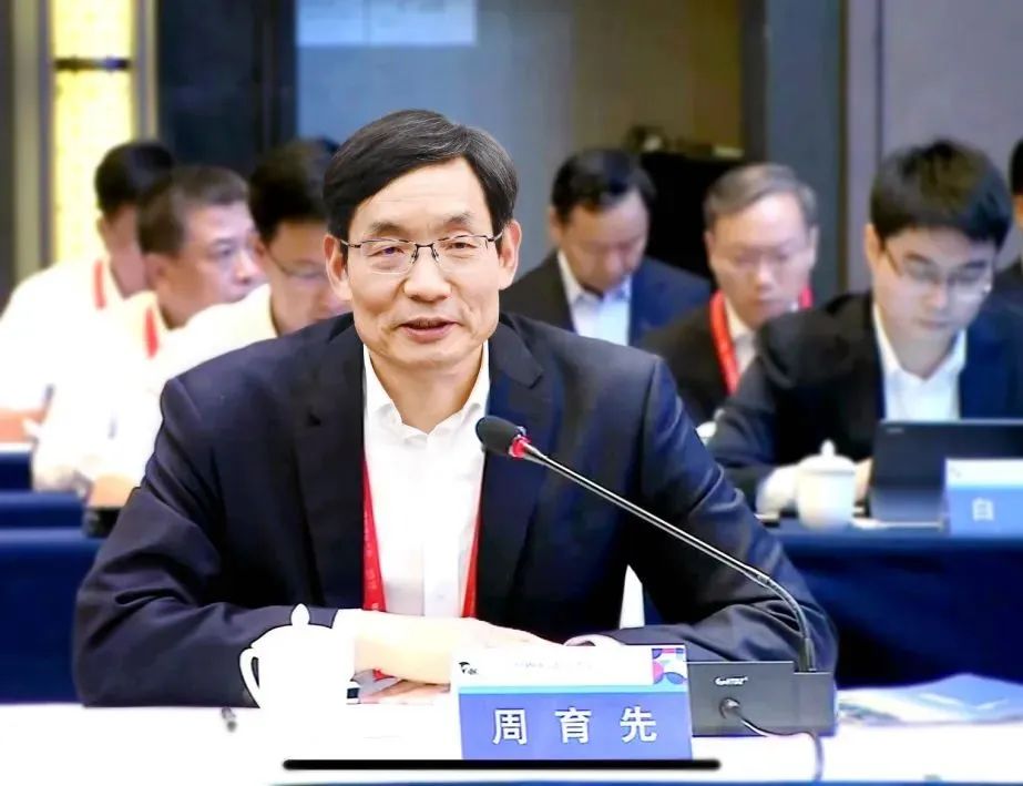 		周育先受邀出席安徽省与中央企业相助生长座谈会和中国500强企业岑岭论坛并作演讲_责任撒播_CA88集团有限公司	