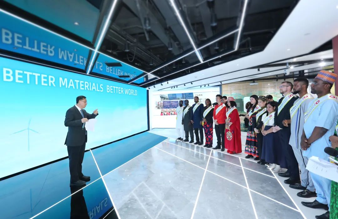 		李新华出席中材建设区域中心汇报会并会见2023年度优异外籍员工_国际交流_CA88集团有限公司	
