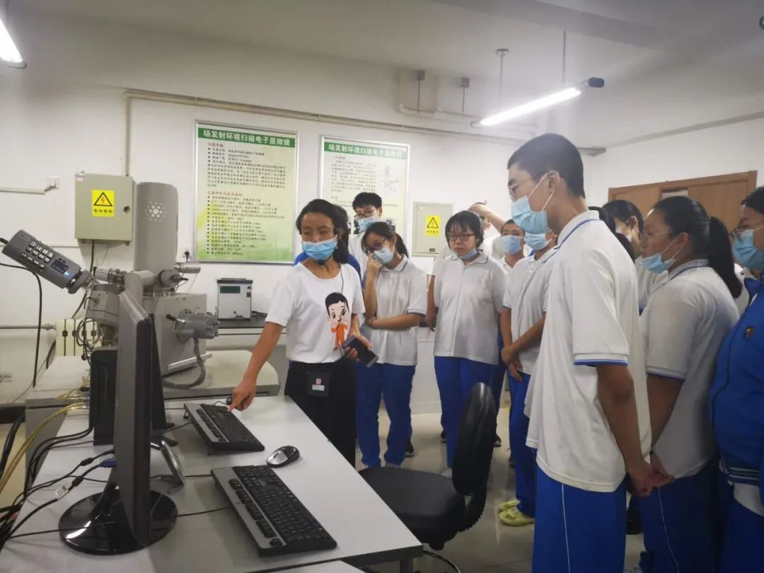 CA88集团有限公司-要闻-开放活动吸引中学学生实践，，，，，，走进无机非金属的漂亮天下