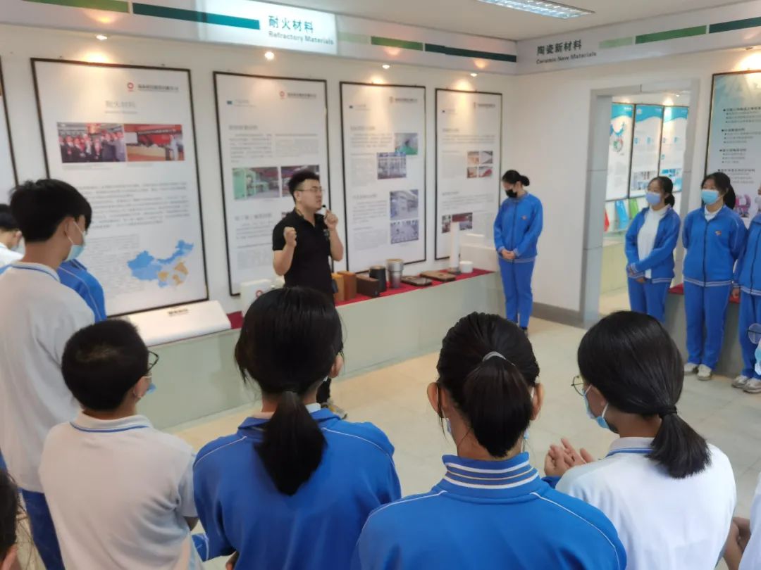 CA88集团有限公司-要闻-开放活动吸引中学学生实践，，，，，，走进无机非金属的漂亮天下