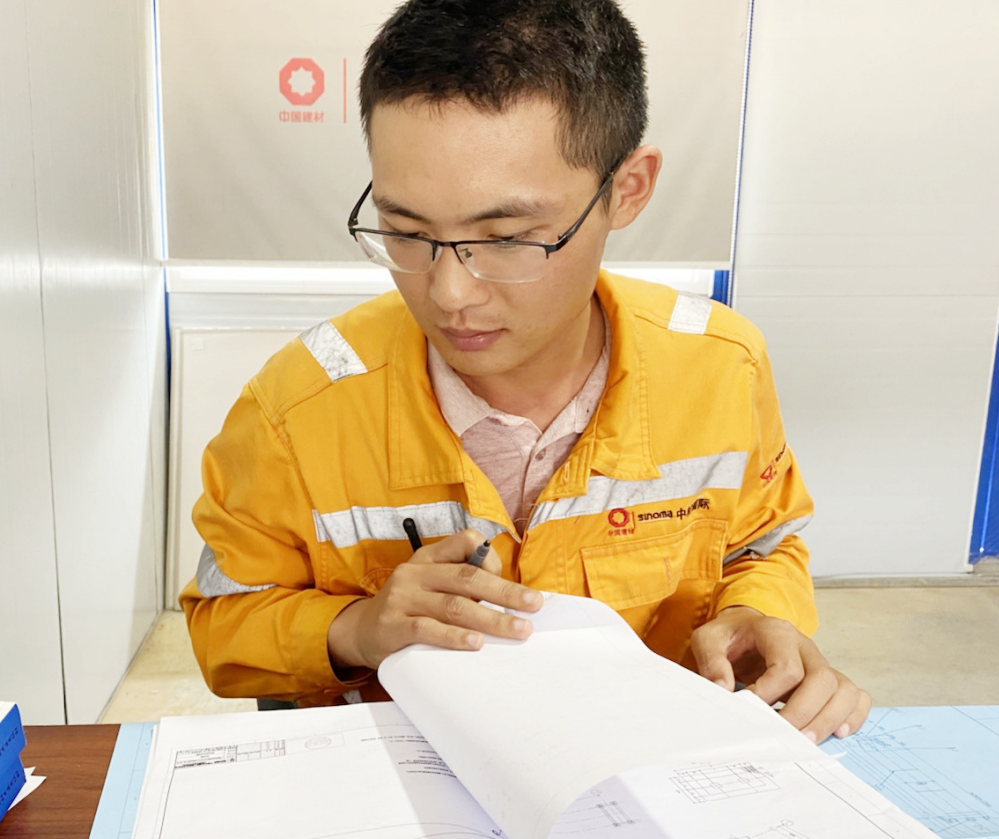 		最美建材人 | 邯郸中材李良辉：如“螺丝钉”一样平常坚守在岗_人物_CA88集团有限公司	