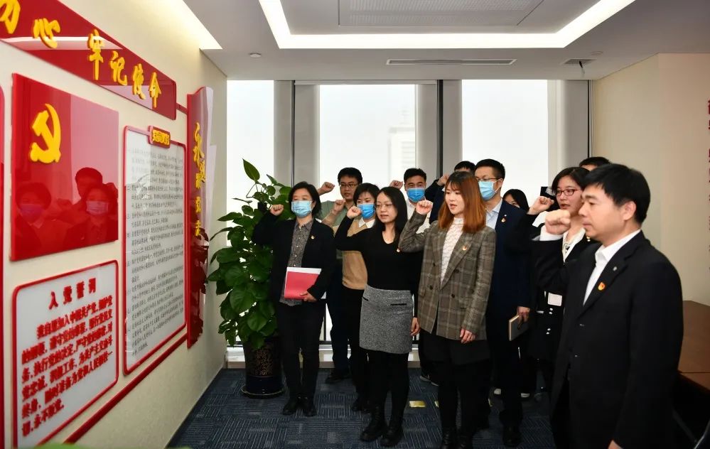 		中国复材第一党支部开展学习党的十九届六中全会聚会精神专题学习会_十九届六中全会_CA88集团有限公司	