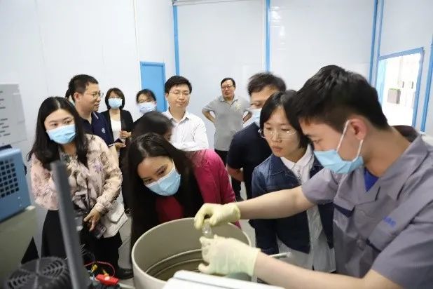 		党旗百年红，，，，，让我们追随媒体脚步“随机”走访企业 | 附视频_要闻_CA88集团有限公司	