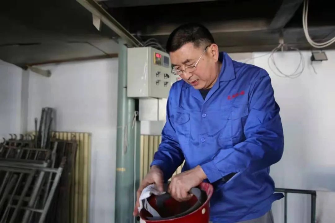 		最美建材人 | 40年如一日，，，只因这份热爱——CA88总院郑京明_人物_CA88集团有限公司	