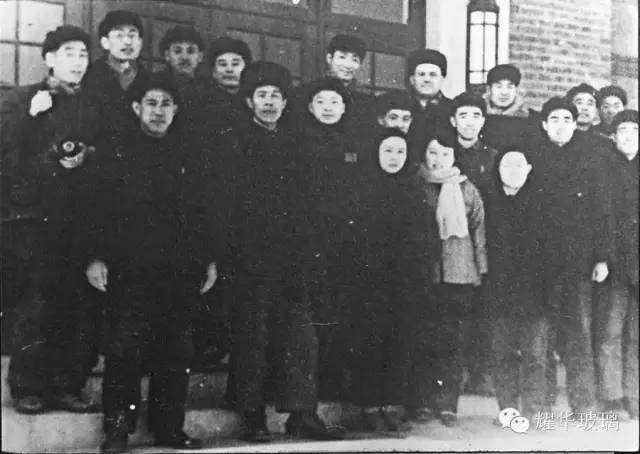 		建党百年信物微纪录：耀华玻璃“一幅油画+两张照片”的故事_历史长廊_CA88集团有限公司	