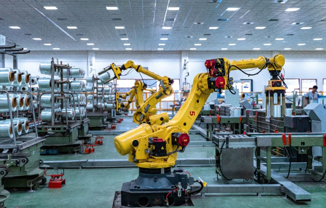 		《新华逐日电讯》走进中建材 | “未来工厂什么样？？？”去中国巨石智能制造基地看看吧_学习动态_CA88集团有限公司	