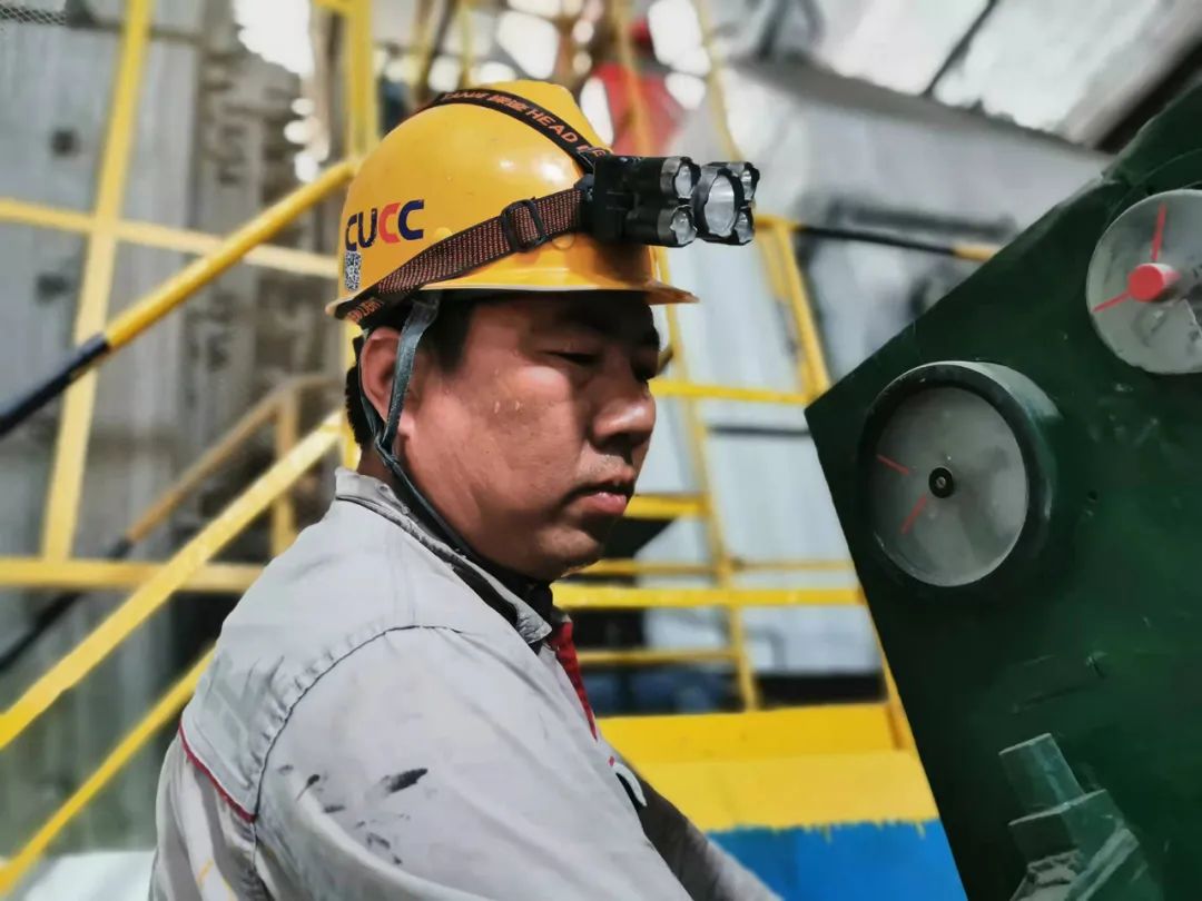 		烈日下的建材人，，，，，无惧“烤”验！_人物_CA88集团有限公司	