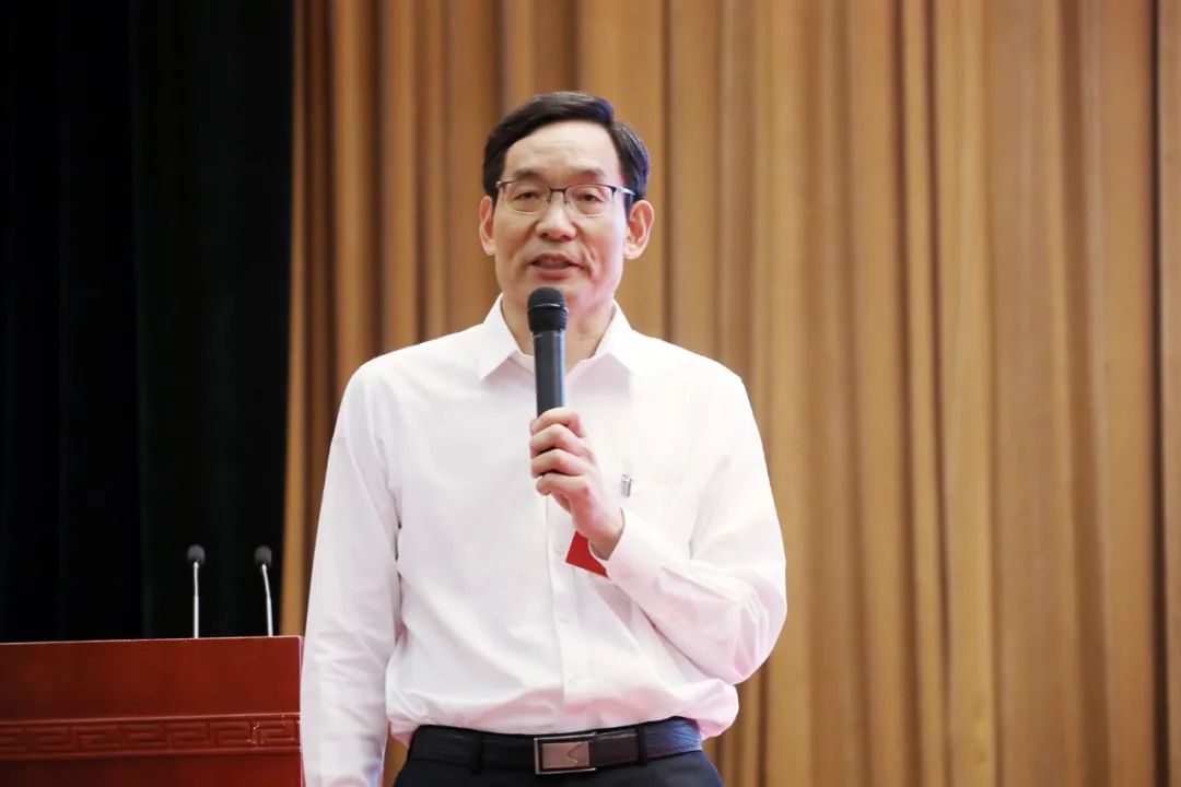 		周育先在中央企业认真人学习贯彻习近平总书记 “七一”主要讲话精神钻研班上作交流讲话_幻灯片_CA88集团有限公司	