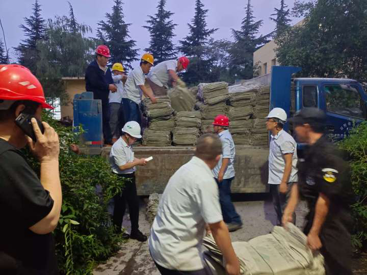 		一直“豫”你在一起，，，，CA88集团抗洪救援一直歇！_图片_CA88集团有限公司	