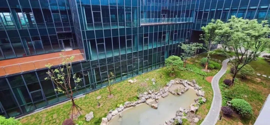 		办实事 暖人心 | 凯盛科技：践行“双碳”目的，，建成上海首个薄膜光伏修建一体化项目_办实事暖人心_CA88集团有限公司	