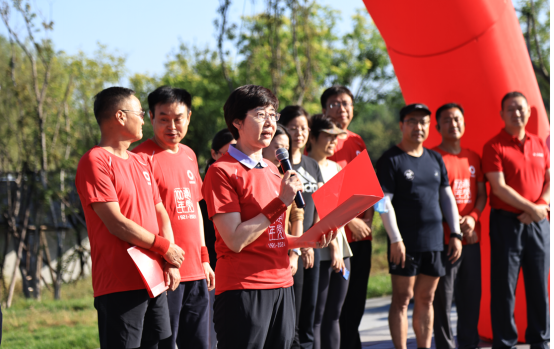 		迎国庆，，，，健步跑！万名职工一起向前！_员工关爱_CA88集团有限公司	