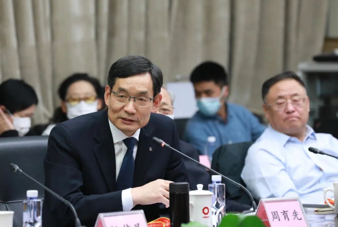 		周育先受邀出席中国企业刷新与生长研究会建设30周年座谈会暨中国企业刷新50人论坛专题钻研会并发演出讲_幻灯片_CA88集团有限公司	