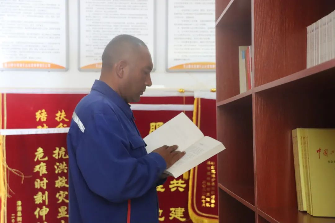 		最美建材人 | 洛浦天山艾力??麦提如则：昆仑山下闪闪石榴红_人物_CA88集团有限公司	