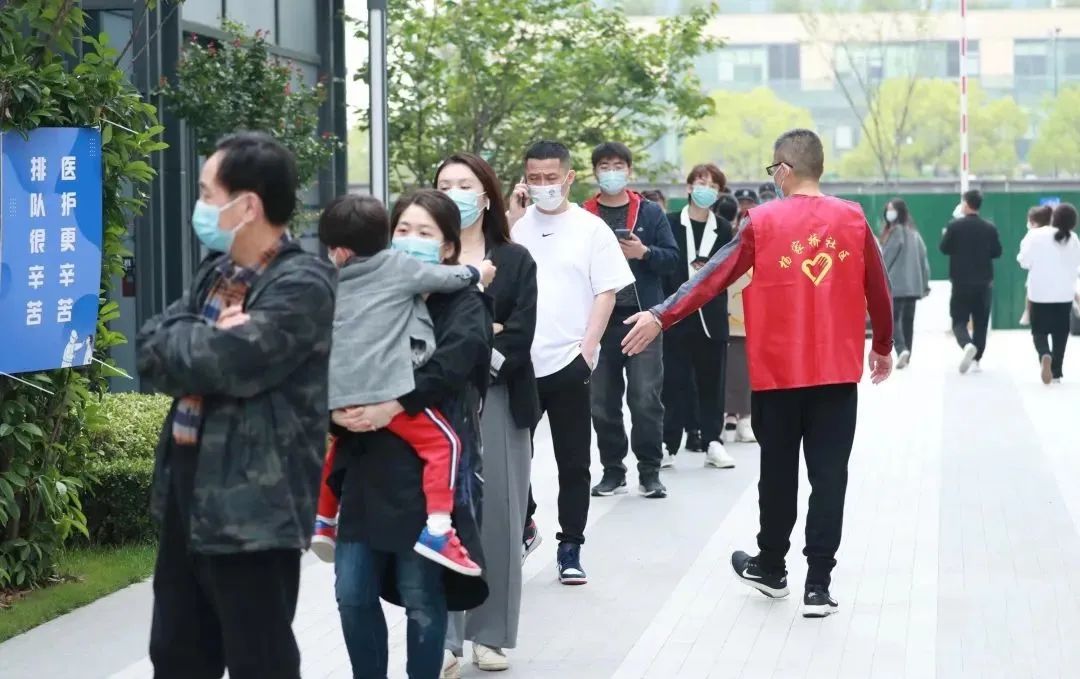 		最美抗疫自愿者 | 北新建材高华军：“五一”劳动节做防疫自愿者_人物_CA88集团有限公司	