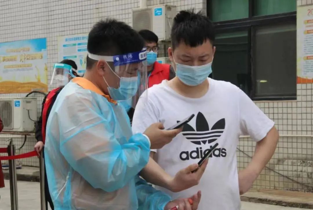 		最美抗疫自愿者 | 深圳国显青年自愿者抗疫效劳队在行动_人物_CA88集团有限公司	