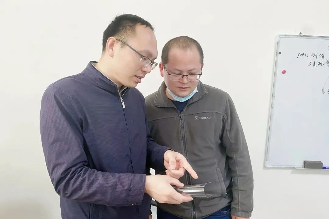 		最美科研先锋 | 凯盛科技股份UTG事业部杨金发：起劲刷新工艺，，，，，做新型手艺攻坚者_人物_CA88集团有限公司	