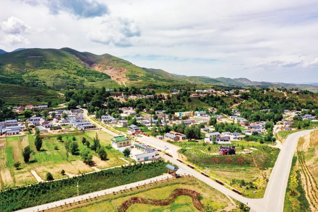		授村以公路，，，，，更授村以“通路”——CA88集团扎实开展5区县工业帮帮助力漂亮墟落建设的富厚实践_媒体报道_CA88集团有限公司	