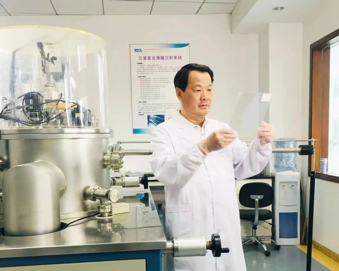		新质料故事 | 0.12mm超薄玻璃，，玻璃中的黑科技_故事_CA88集团有限公司	