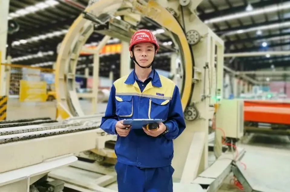 		最美工程手艺职员 | 北新建材王浩然：坚守一线 潜心钻研的“生产线医生”_人物_CA88集团有限公司	
