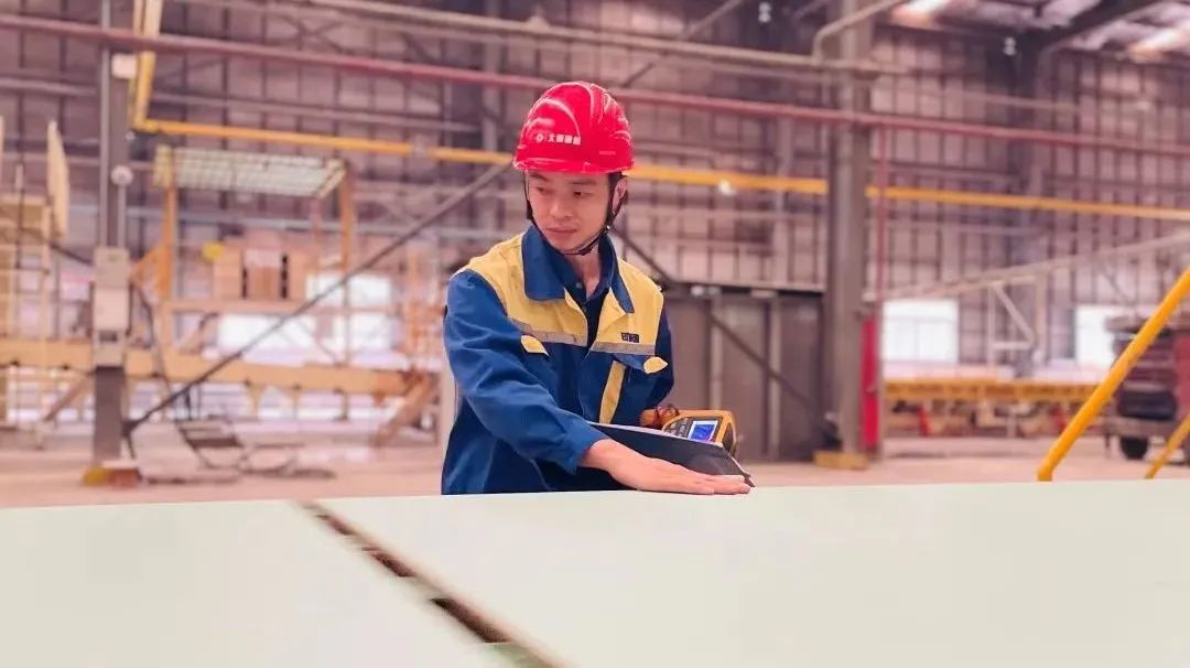 		最美工程手艺职员 | 北新建材王浩然：坚守一线 潜心钻研的“生产线医生”_人物_CA88集团有限公司	
