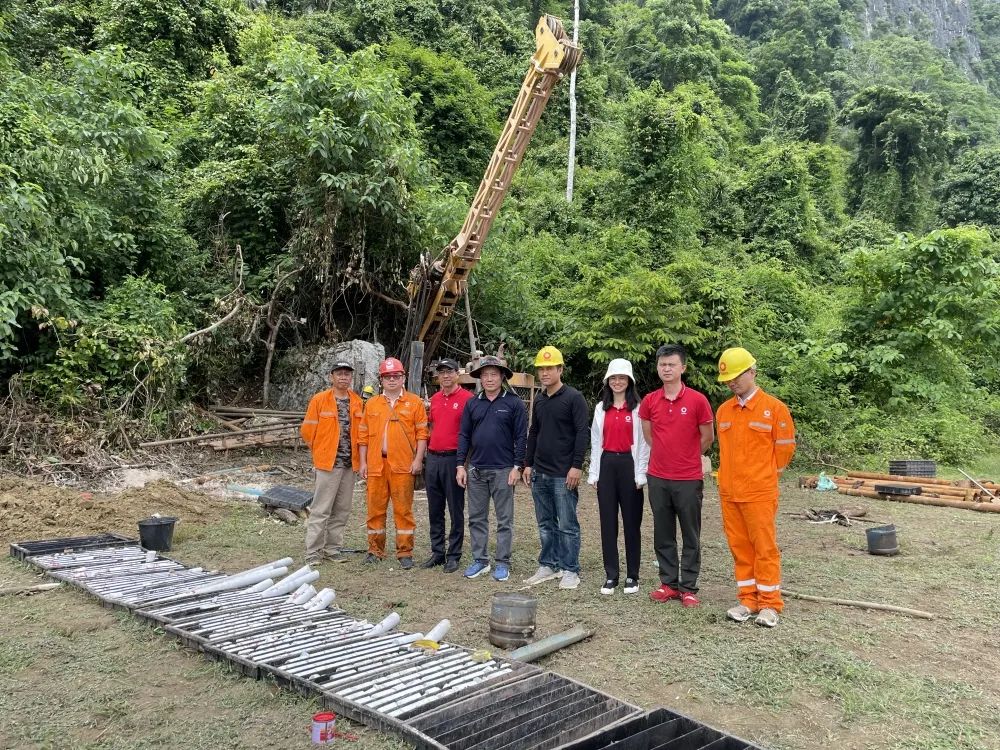 		最美外洋员工 | 地勘中心云南总队适梦娟：青春在坚守老挝的岗位上闪闪发光_人物_CA88集团有限公司	