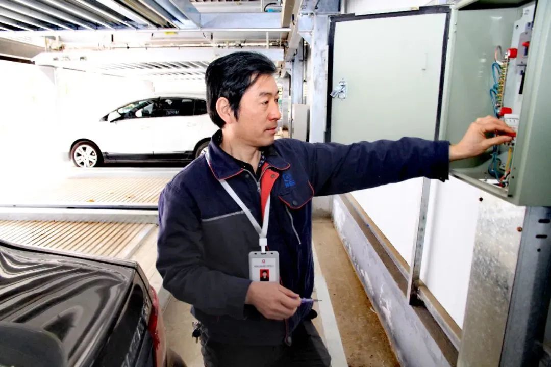 		最美一线劳模 |钟表所唐海峰：通俗岗位“多面手” 爱岗敬业“螺丝钉”_人物_CA88集团有限公司	