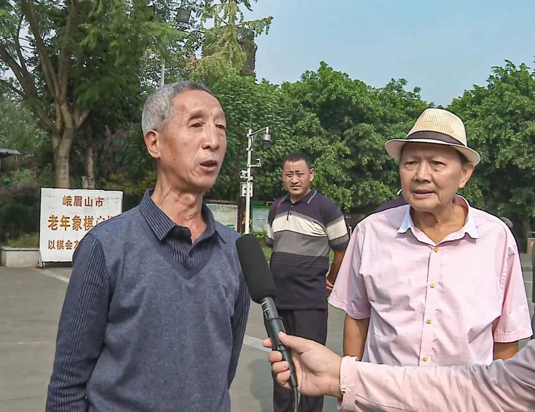  生死瞬间！CA8871岁退休职工奋掉臂身下水救人_斗争有我_CA88集团有限公司 