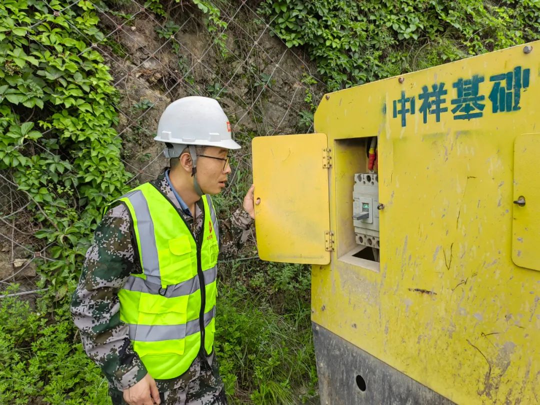  最美工程手艺职员 | 地勘中心陕西总队杨明：坚持梦想 勇猛拼搏 谱写青春赞歌_斗争有我_CA88集团有限公司 