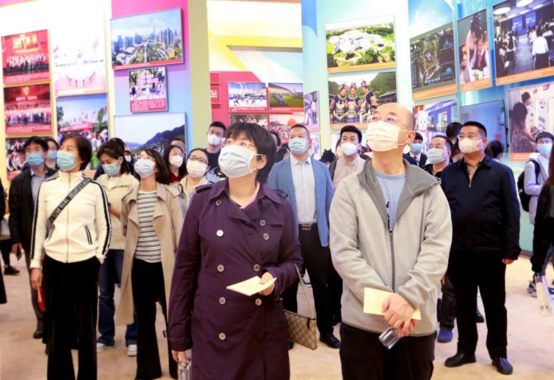  CA88集团干部职工旅行“奋进新时代”主题成绩展丨29项建材元素突出立异与责任_喜迎二十大幻灯片_CA88集团有限公司 