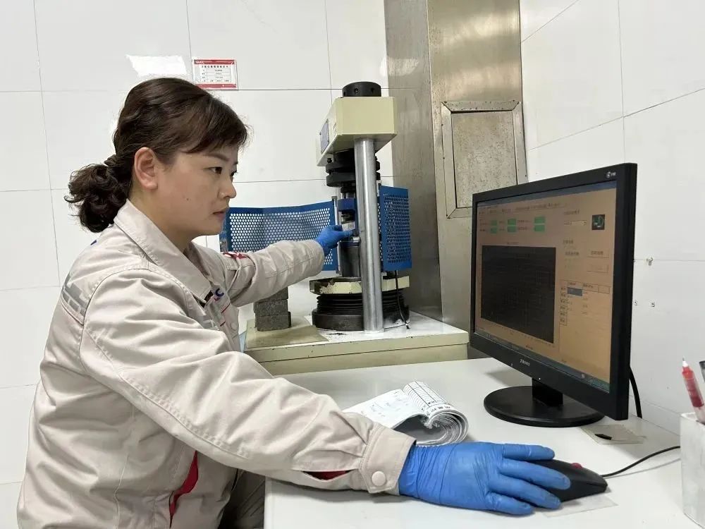 		新春责任篇 | 春节我在岗，，“建”守度佳节_责任与文化_CA88集团有限公司	