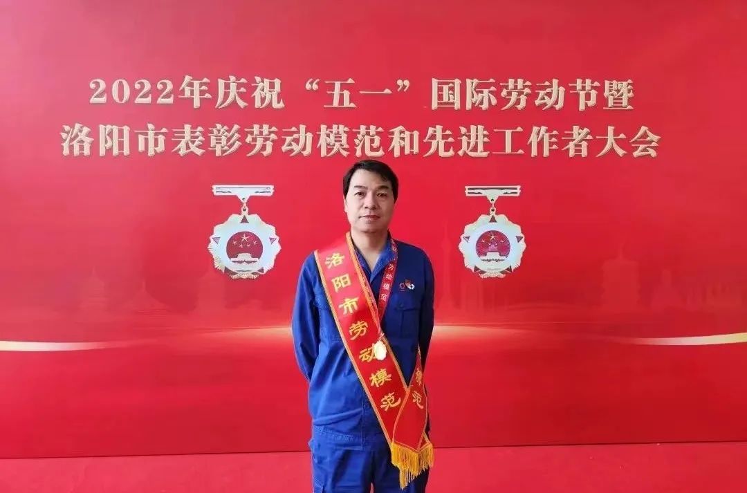 		最美一线劳模丨龙海玻璃张同海：铁肩挑重担 奋进新时代_人物_CA88集团有限公司	