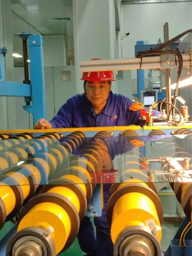 		最美一线劳模丨龙海玻璃张同海：铁肩挑重担 奋进新时代_人物_CA88集团有限公司	