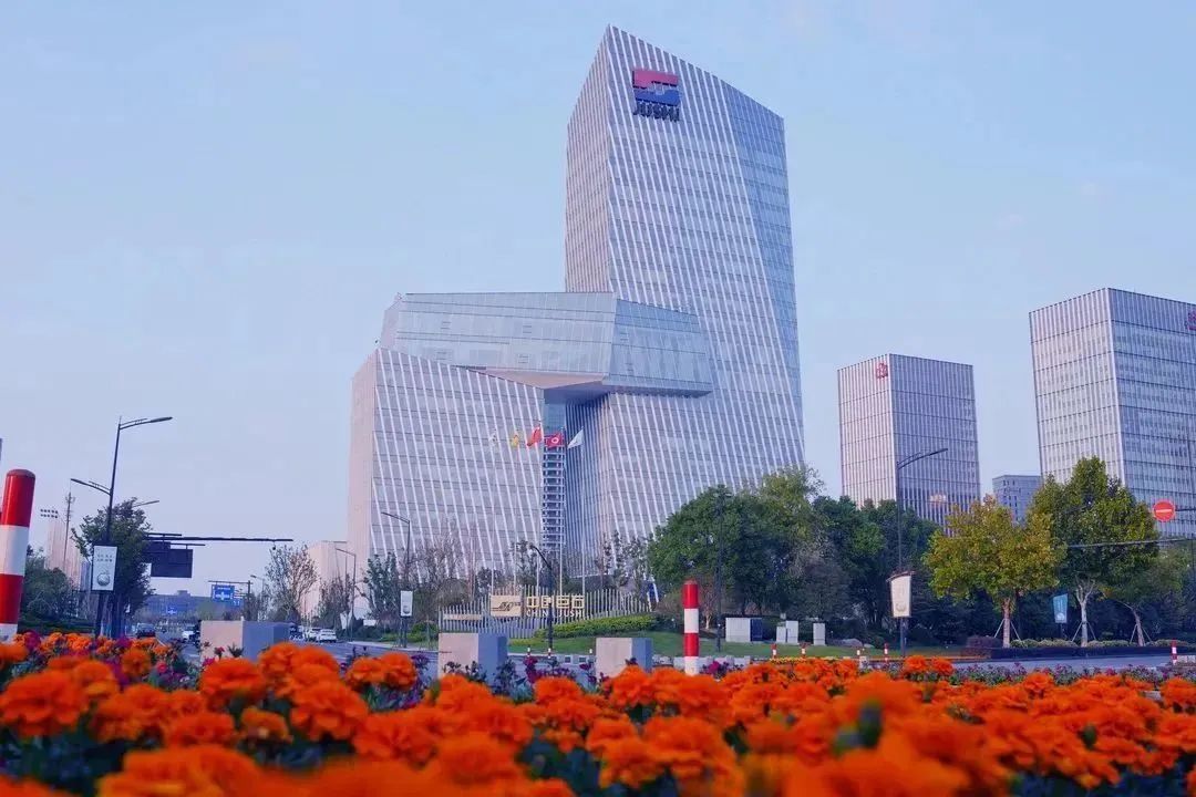 		集团向导出席巨石三十周年相助洽谈活动_幻灯片_CA88集团有限公司	