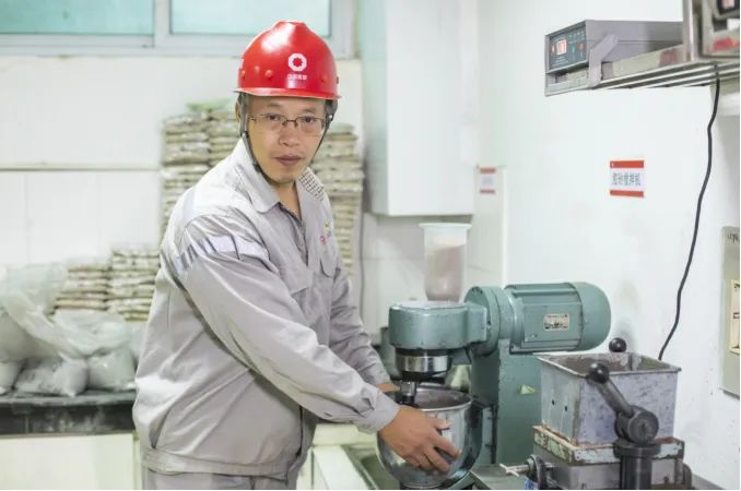 		最美一线劳模丨浙江水泥何森洪：积木成森、聚流成洪，，，，35年手艺积累诠释“行行出状元”_人物_CA88集团有限公司	