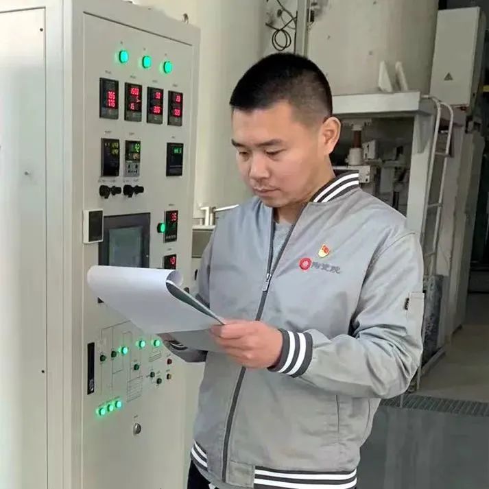 		最美工程手艺职员｜咸阳陶瓷院任佳乐：烨匠心之火 灼陶瓷之光_最美建材人_CA88集团有限公司	