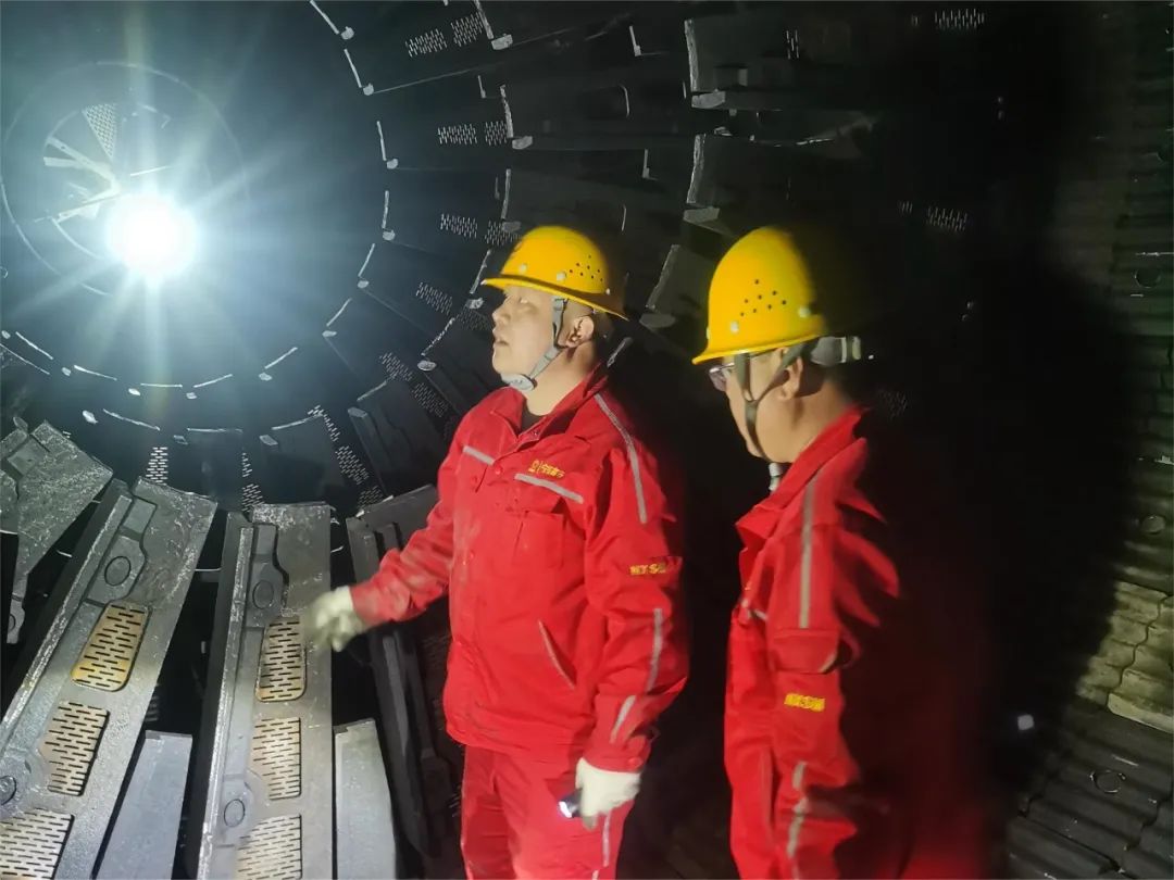 		最美一线劳模丨宁夏赛马张霖：实干者正青春_最美建材人_CA88集团有限公司	