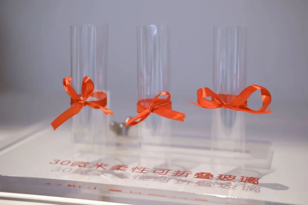		《解放日报》专题报道：“亮”出中国玻璃的天下显示度_媒体报道_CA88集团有限公司	
